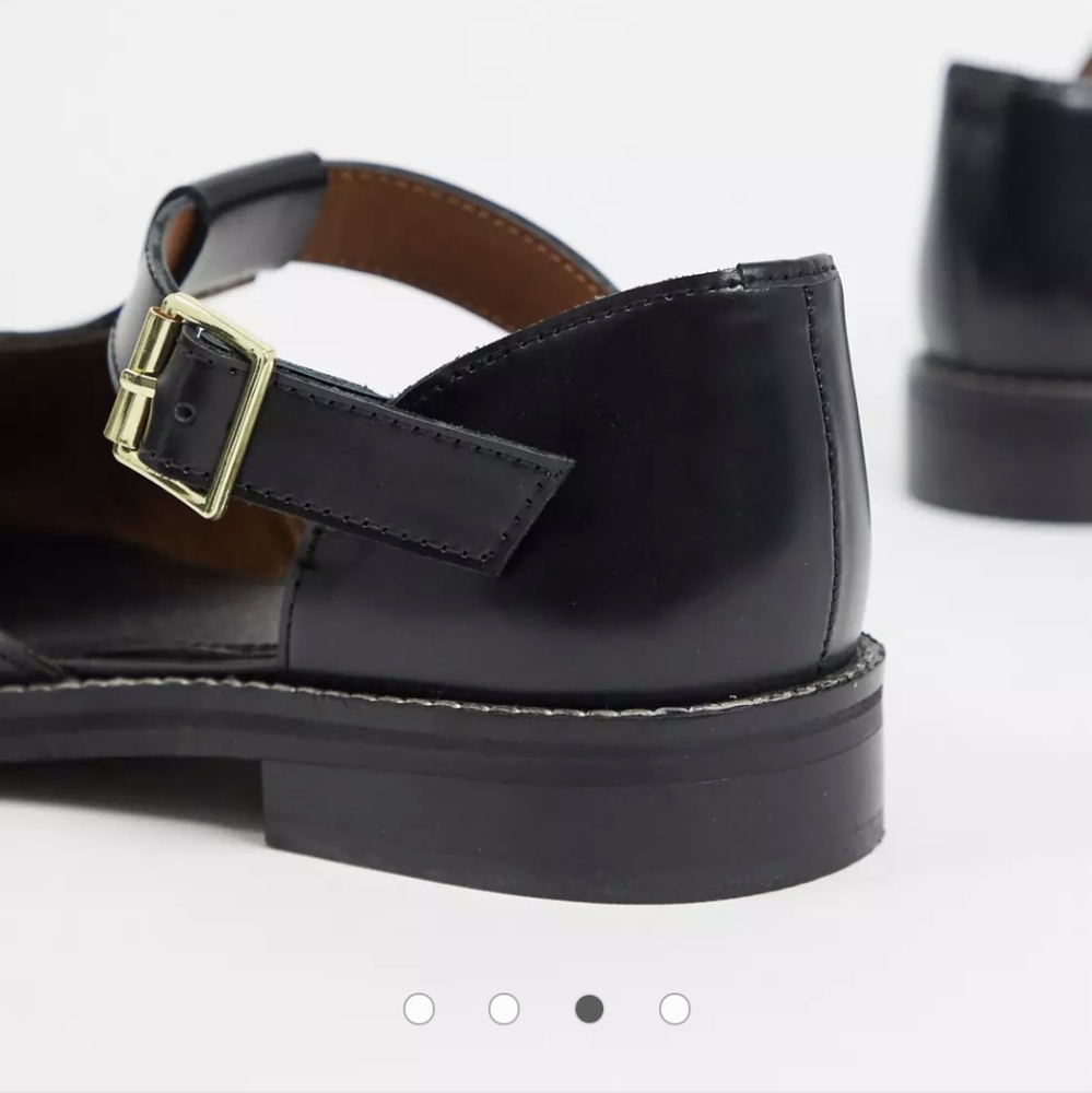 ASOS DESIGN Wide Fit Vonnie leather flat shoes in black - Picture 4 of 6